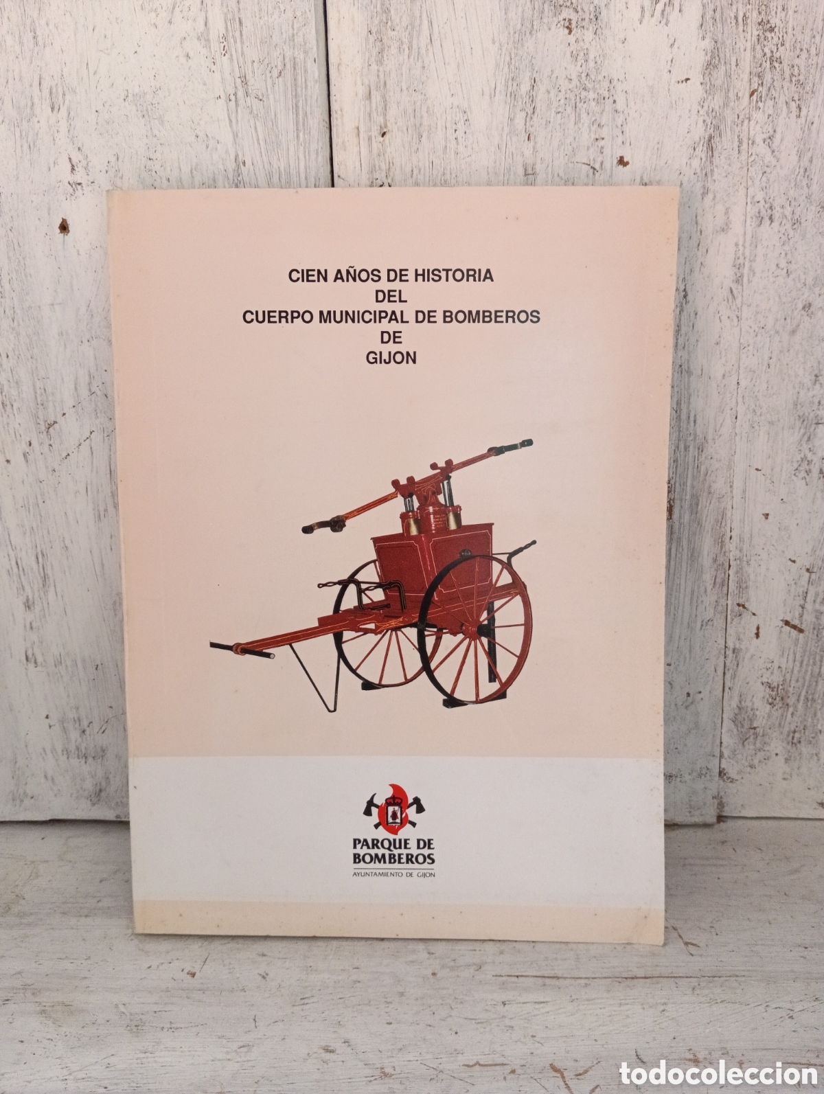 Libros: CIEN A&Ntilde;OS DE HISTORIA DEL CUERPO MUNICIPAL DE BOMBEROS DE GIJON.