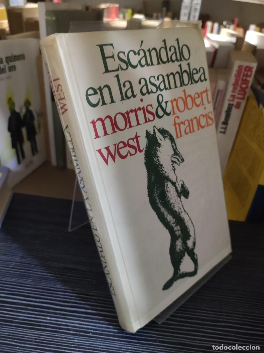 Libros: Esc&aacute;ndalo en la asamblea Morris West & Robert Francis - Foto 1