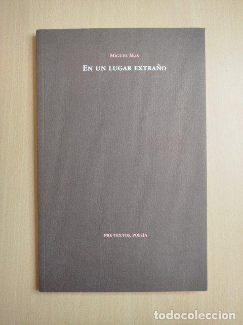 books: (Dedicado por el autor) En un lugar extra&ntilde;o - Mas, Miguel.