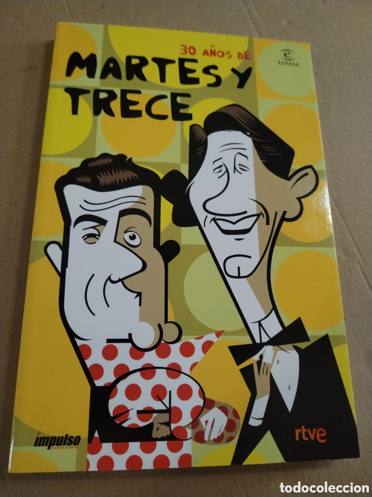 Libros: 30 A&Ntilde;OS DE MARTES Y TRECE. J. GONZALEZ. CL. - Foto 1