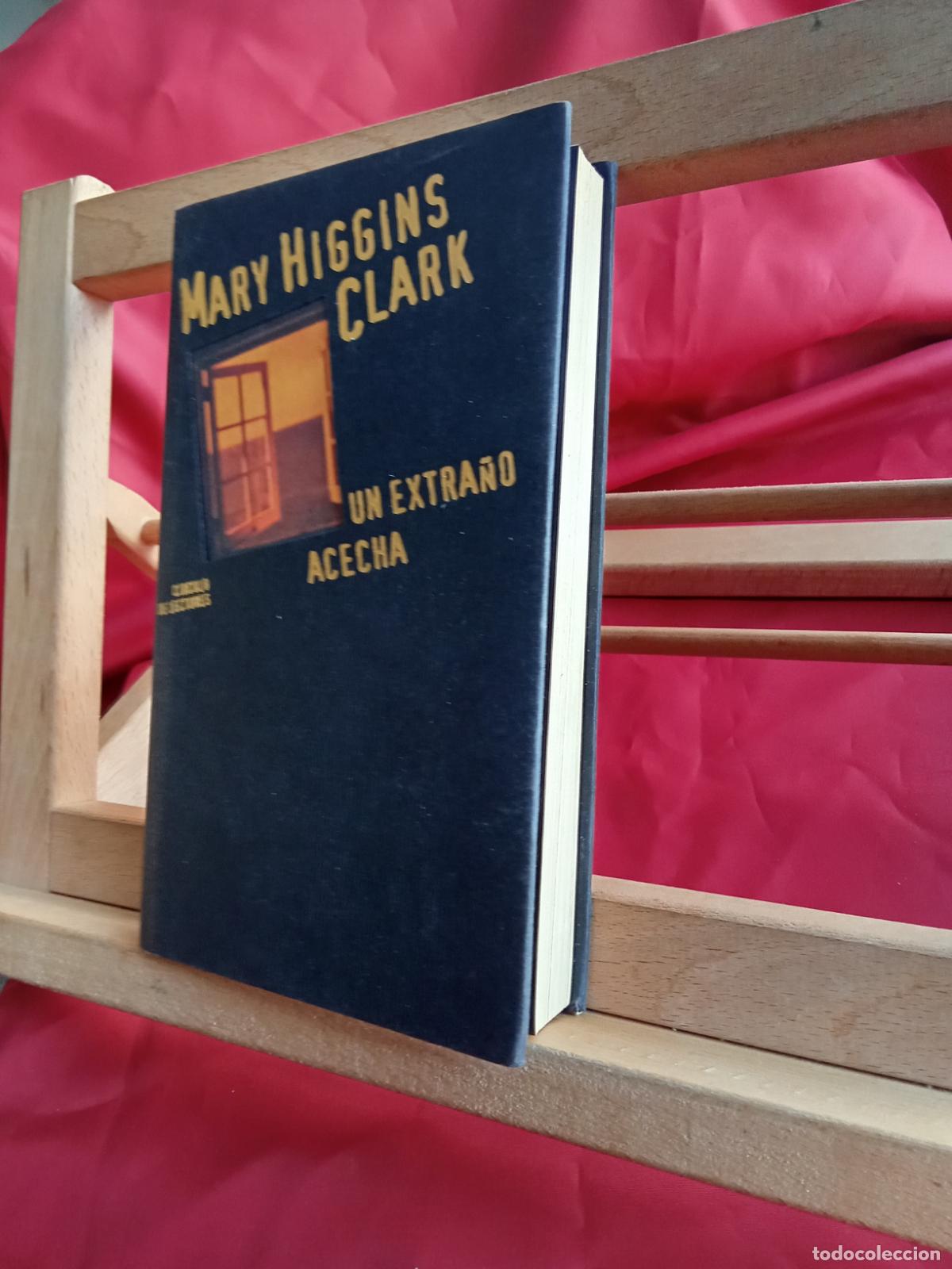 Libros: Un extra&ntilde;o acecha. Mary Higgins Clark L.19997-514 - Foto 2