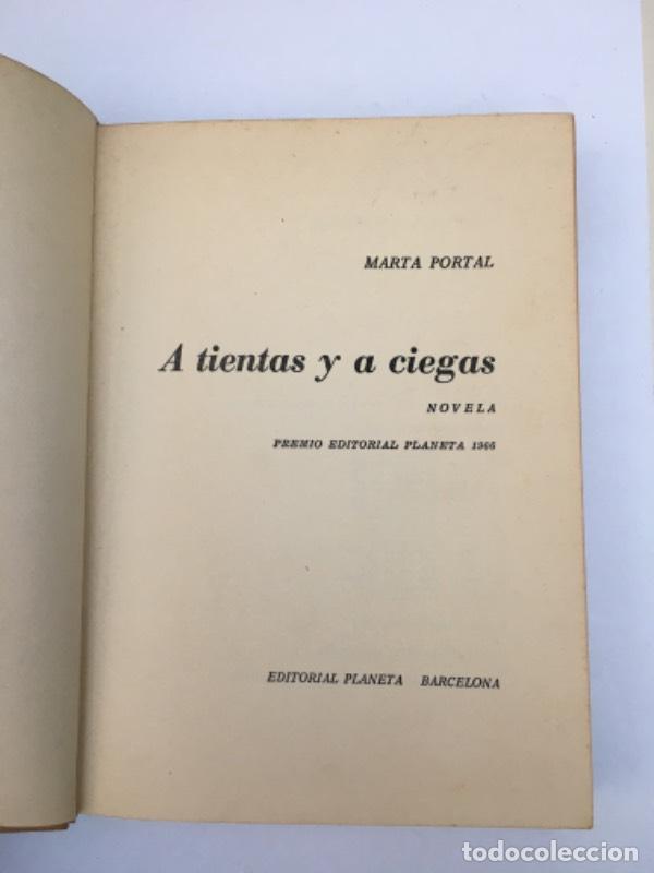 Libros: A tientas y a ciegas - Marta Portal - Foto 1