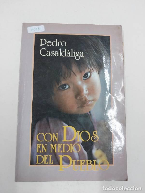 B&uuml;cher: Con Dios En Medio Del Pueblo - Pedro Casald&aacute;liga