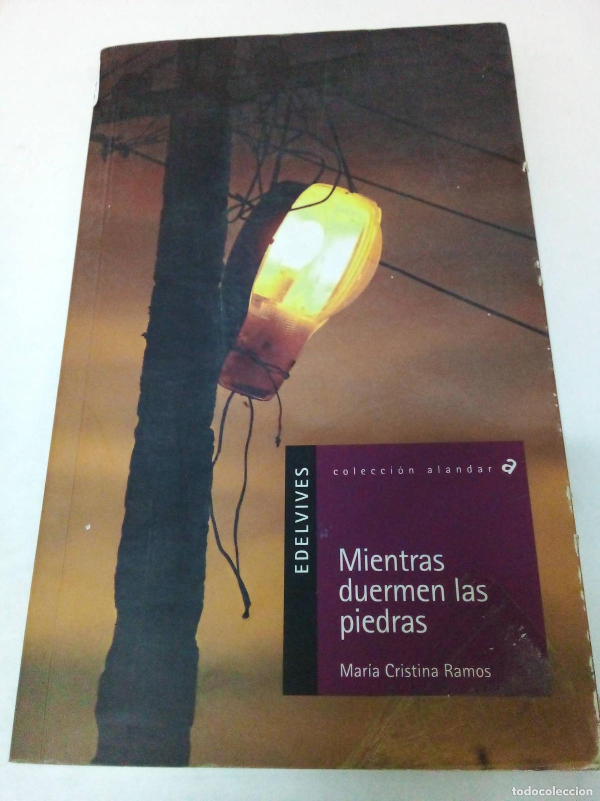 Libri di seconda mano: Mientras duermen las piedras - Maria Cristina Ramos