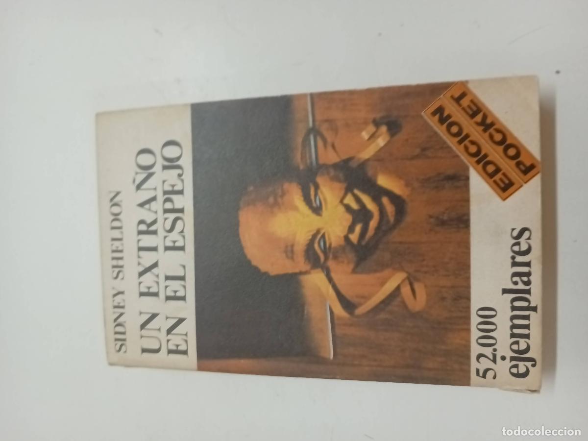 Libros: Un extra&ntilde;o en el espejo - Sidney Sheldon - Foto 1