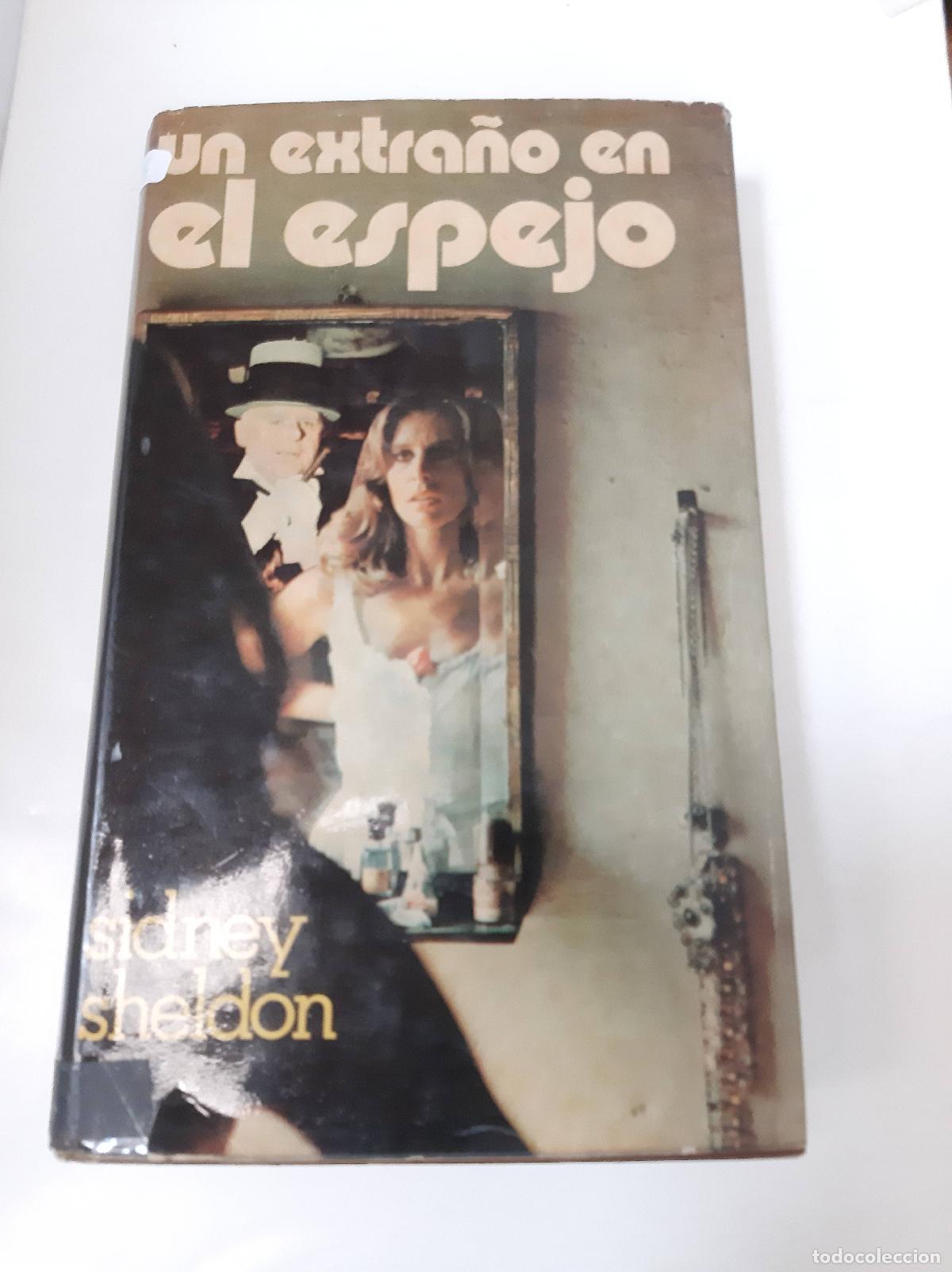 Libros: Un Extra&ntilde;o En El Espejo - Sidney Sheldon - Foto 1