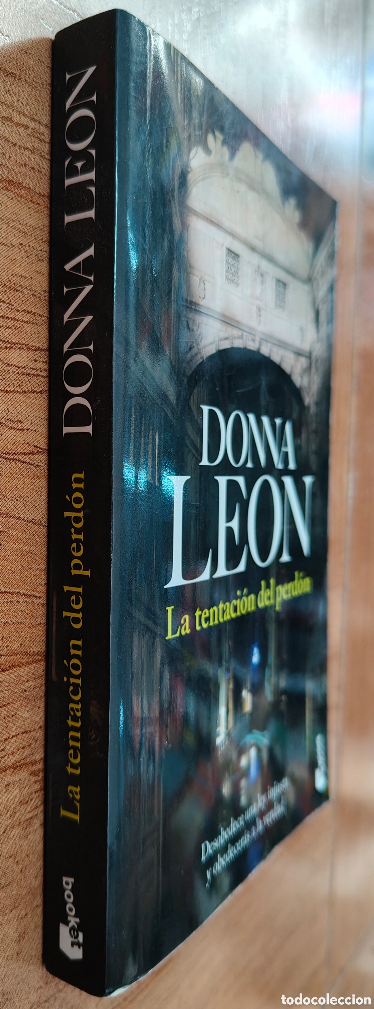 Libros: La Tentaci&oacute;n del Perd&oacute;n � Booket - Donna Leon - Foto 1
