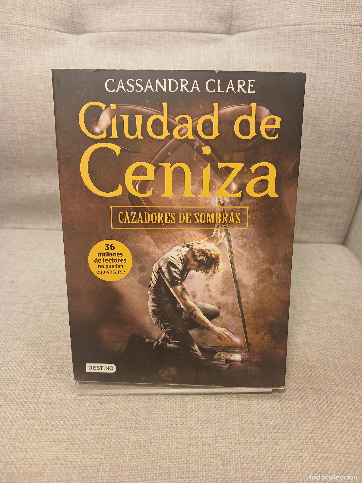 books: Ciudad de ceniza - Cassandra Clare