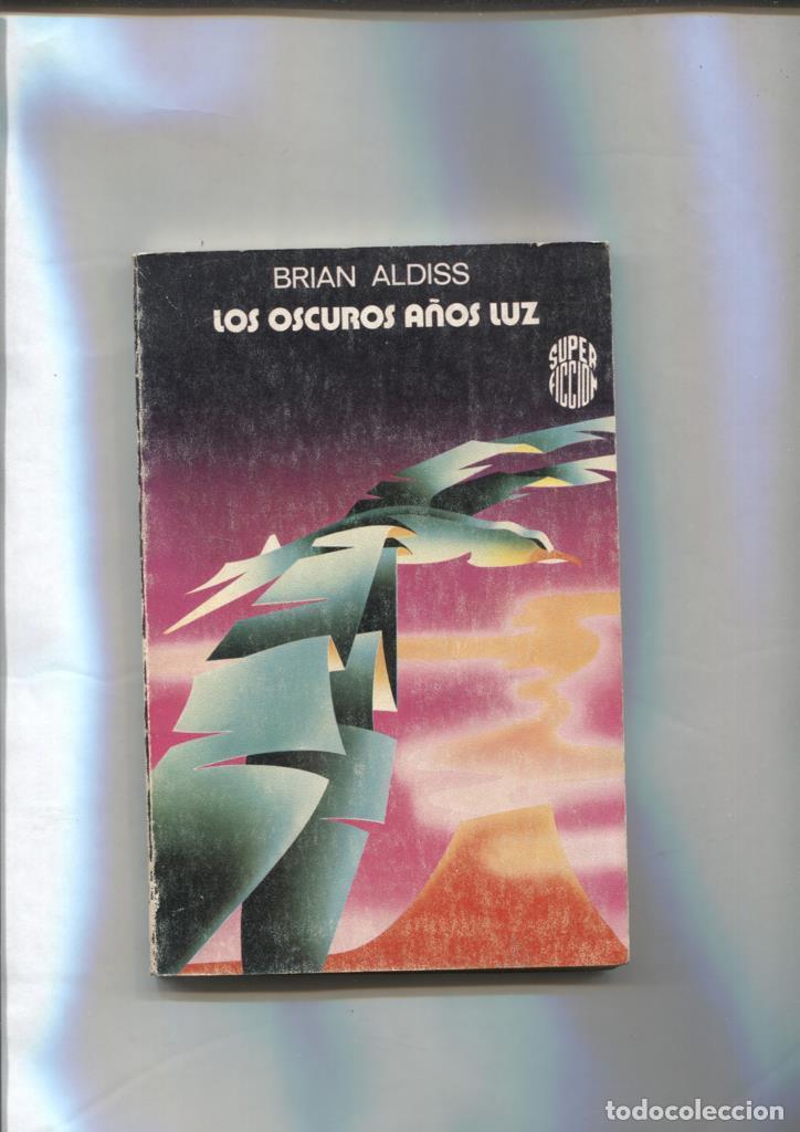 Libri di seconda mano: Super Ficcion numero 33: Los oscuros a&ntilde;os luz - Brian Aldiss