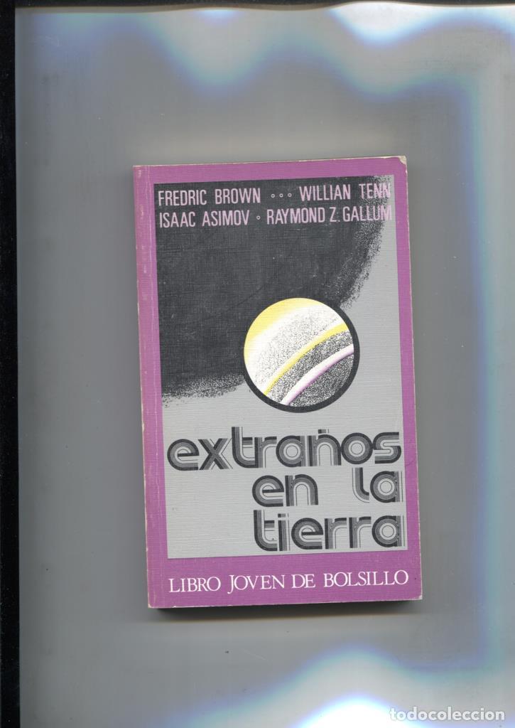 Libros: Extra&ntilde;os en la tierra - Varios - Foto 1