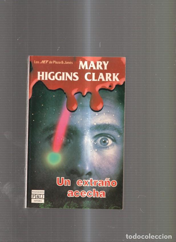 Libros: Un extra&ntilde;o acecha - Mary Higgins Clark - Foto 1
