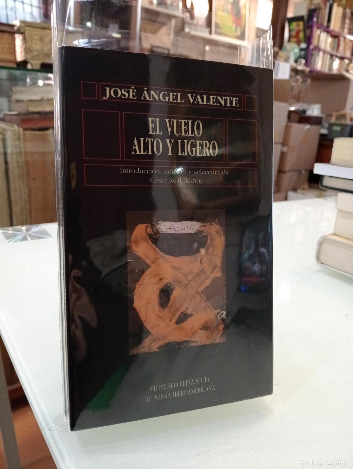 Libros: El vuelo alto y ligero [Dedicado por el editor] - VALENTE, JOS&Eacute; &Aacute;NGEL