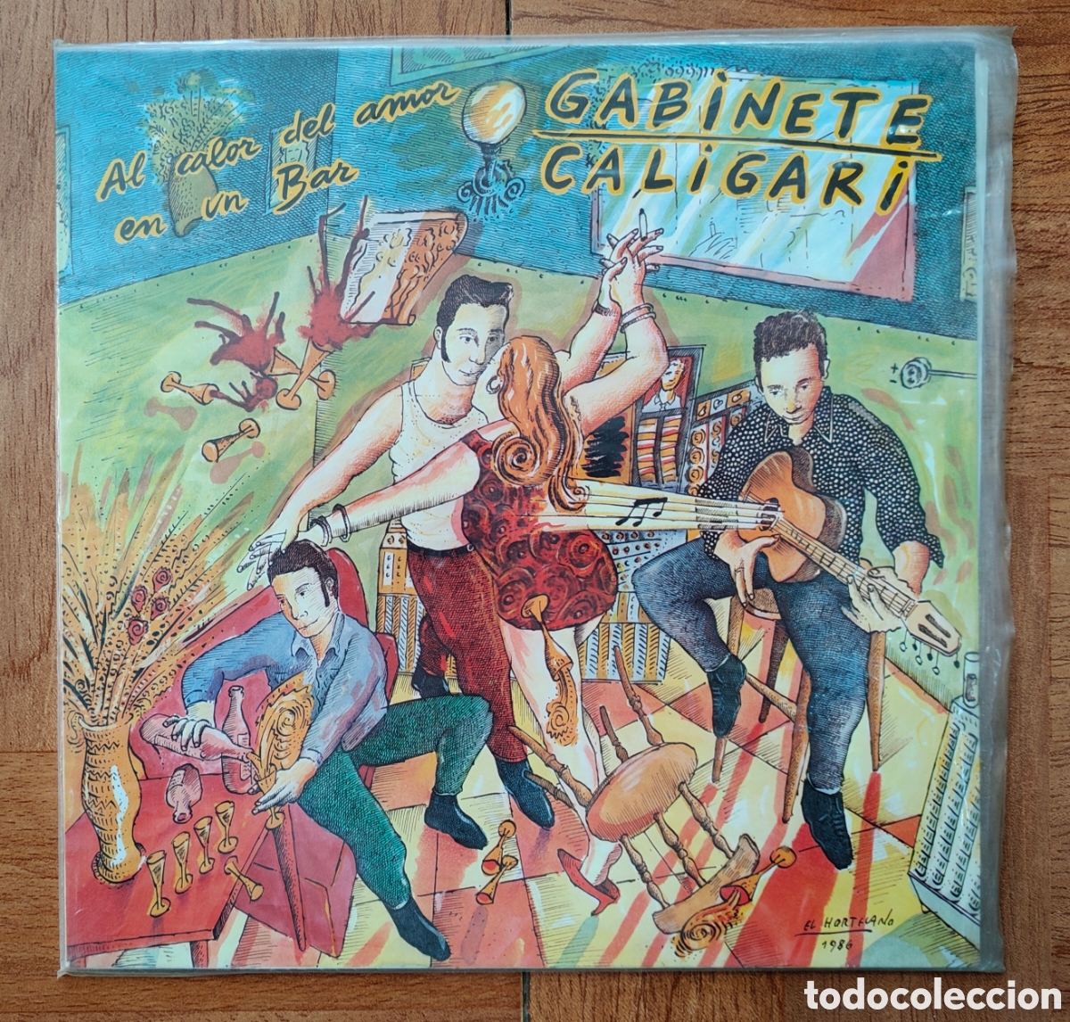 Livres: Al Calor del Amor en un Bar � Tres Cipreses � 1986 - Gabinete Caligari