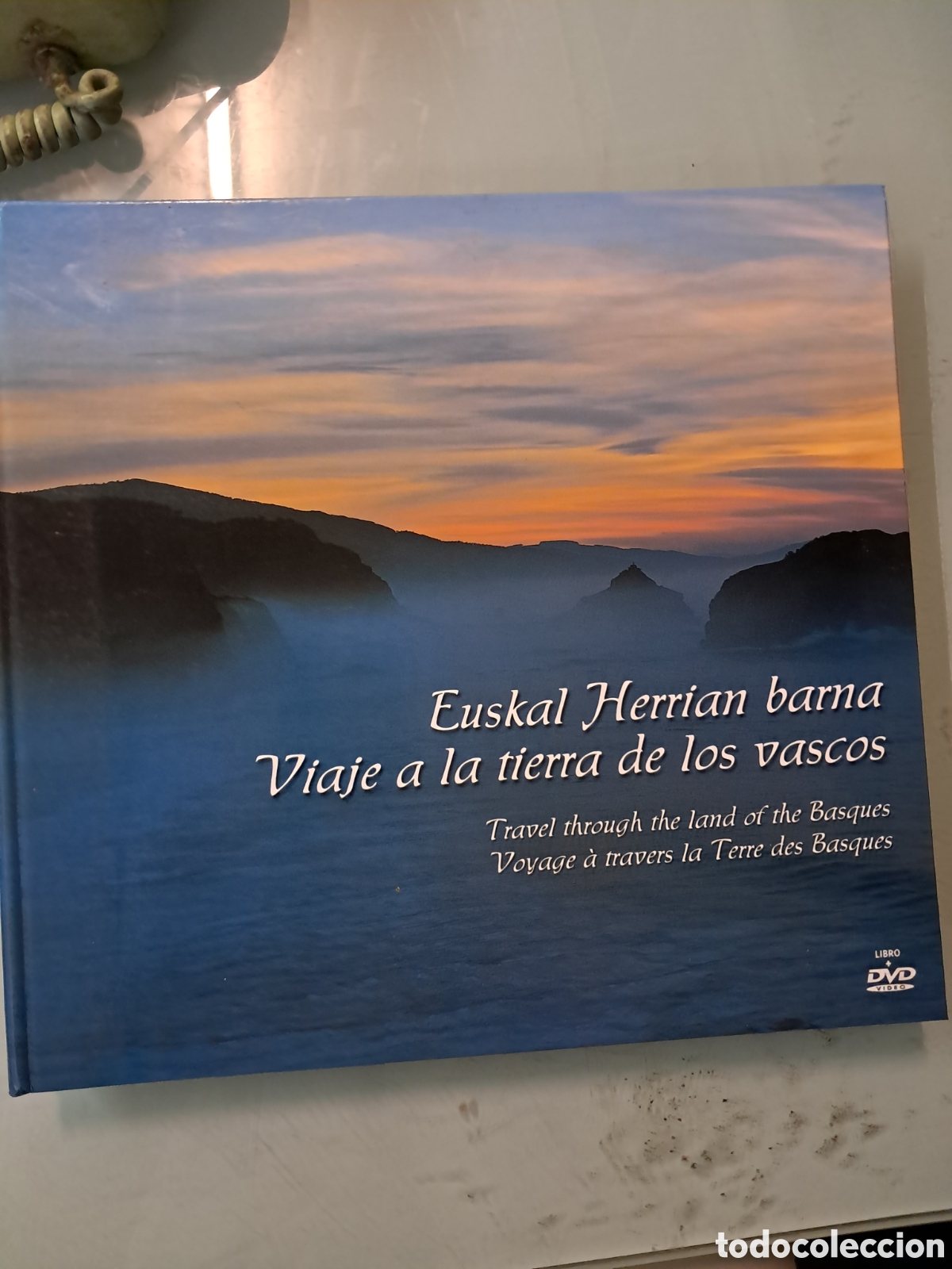 Livros em segunda m&atilde;o: Viaje a la tierra de los vascos, libro + dvd