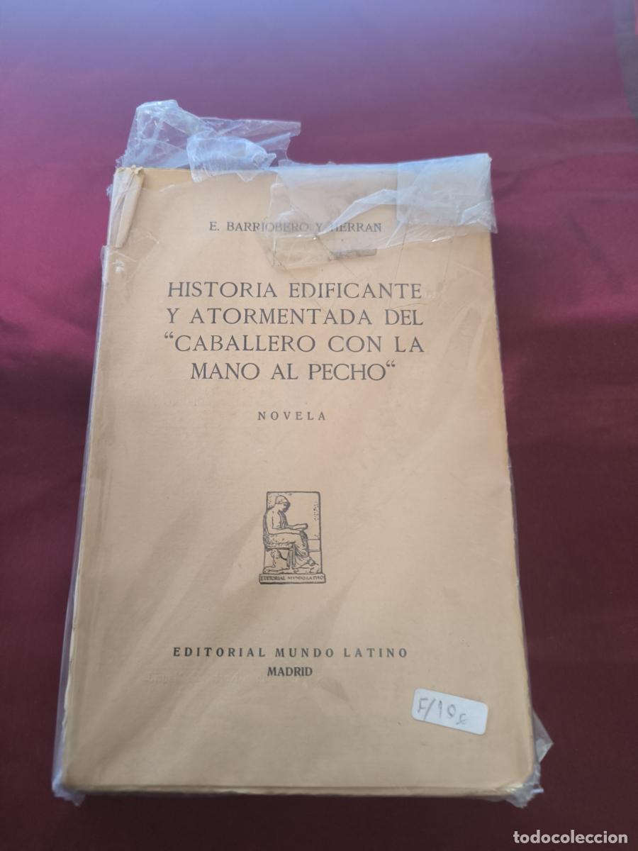 Libros: Historia edificante y atormentada del Caballero con la Mano al Pecho. - Rafael Cansinos Assens