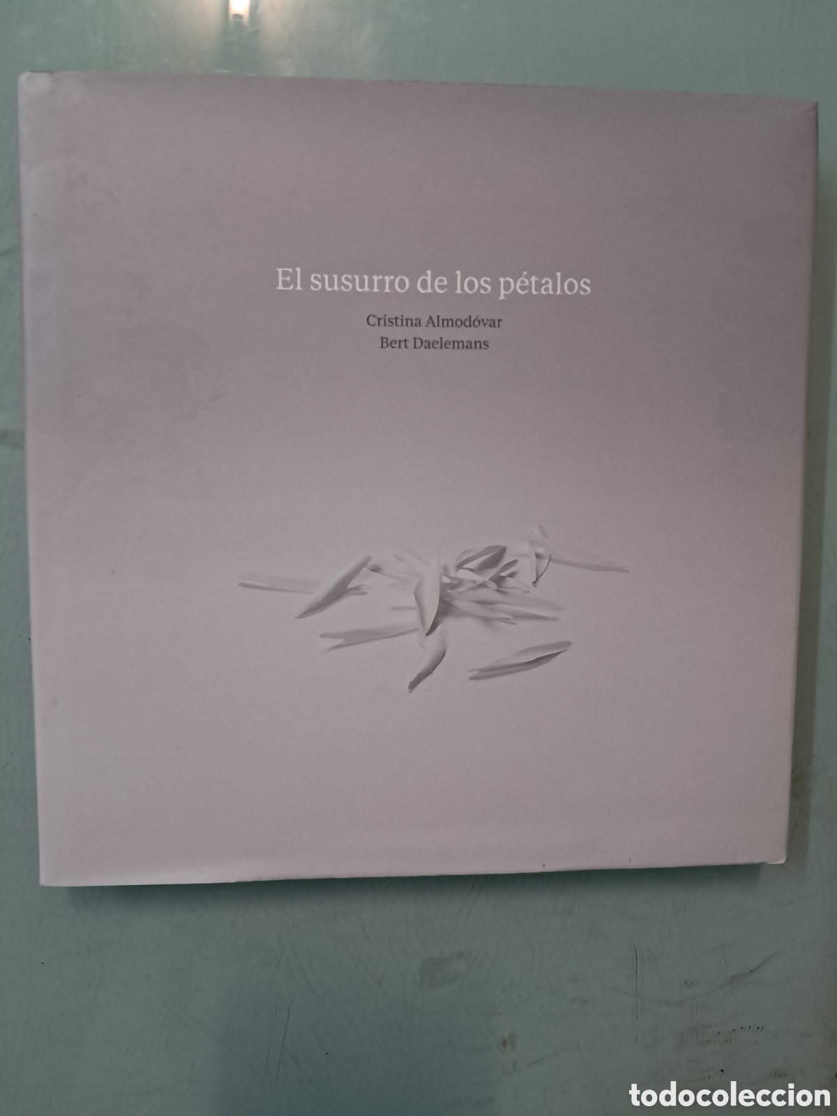 B&uuml;cher: Cristina Almodovar, El susurro de los p&eacute;talos, Mensajero