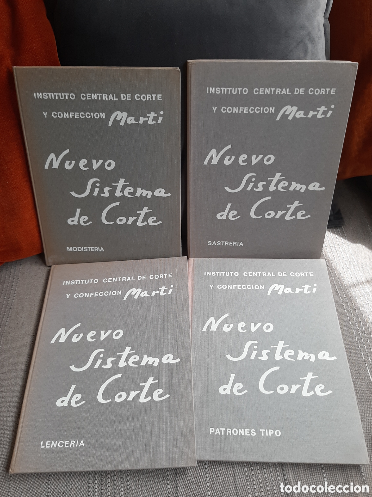 B&uuml;cher: Sistema Mart&iacute;. Corte y Confecci&oacute;n. 4 Tomos y libreta de Academia.