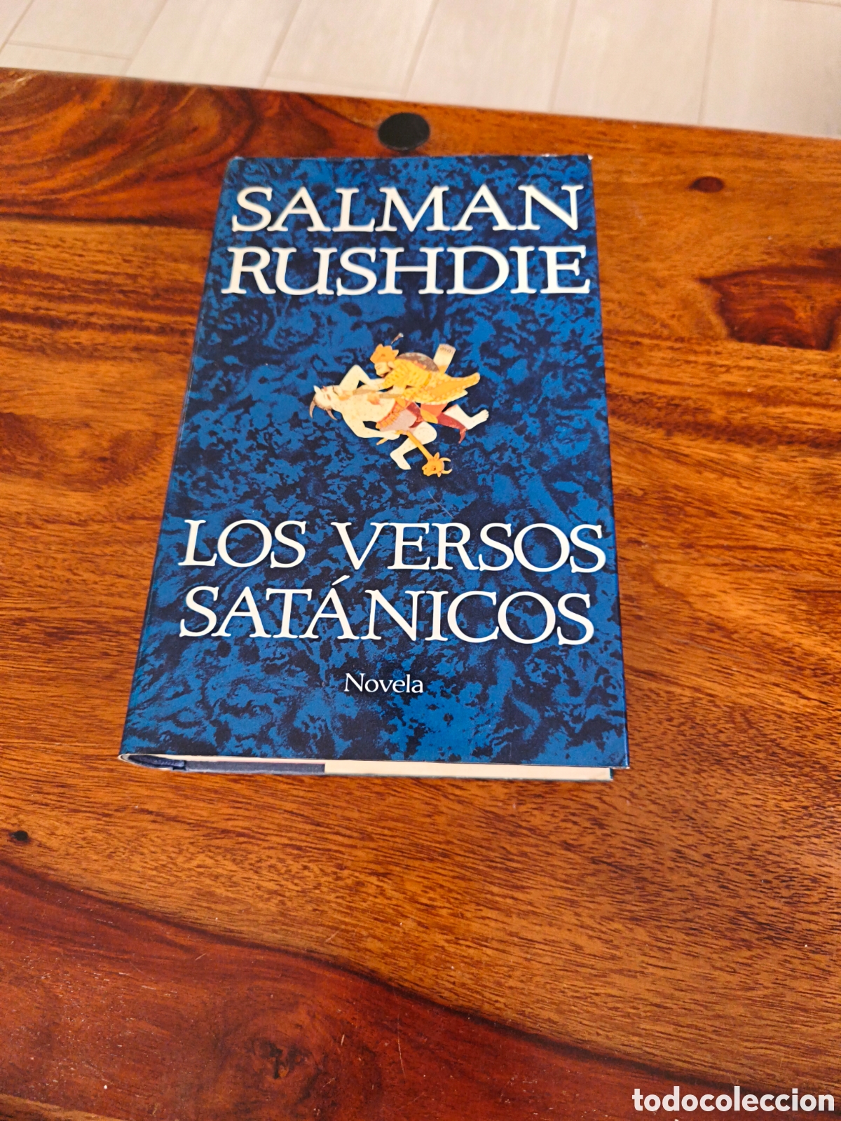 Libros: Los versos sat&aacute;nicos salman