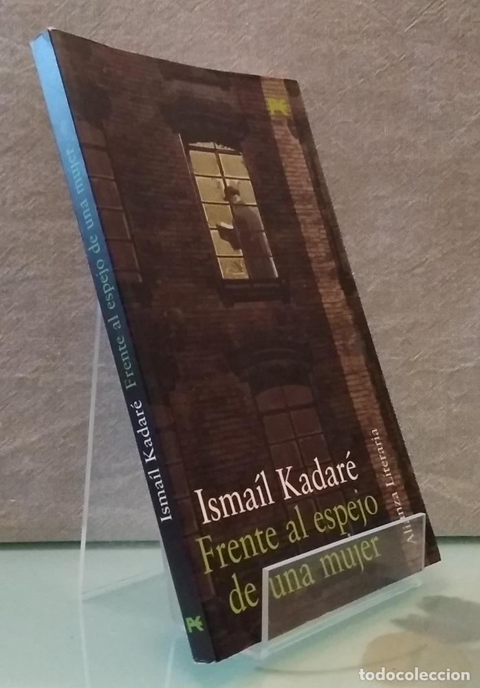 Livros em segunda m&atilde;o: Frente al espejo de una mujer: El jinete con halc&oacute;n, La historia de la liga albanesa de escritores f