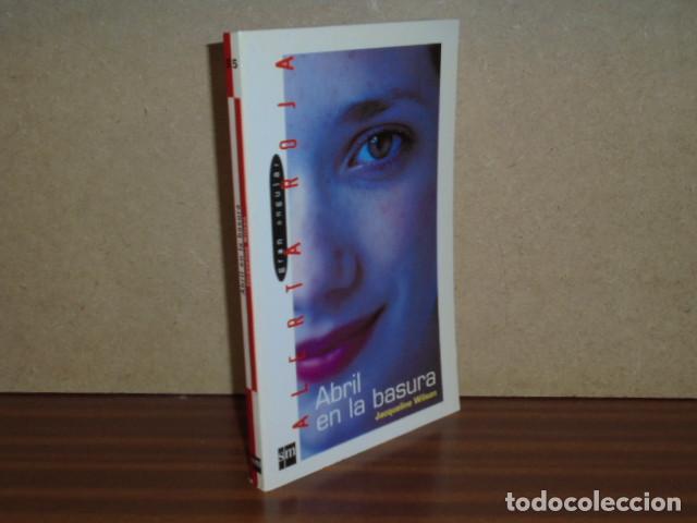 Libros: ABRIL EN LA BASURA - WILSON, JACQUELINE - Foto 2
