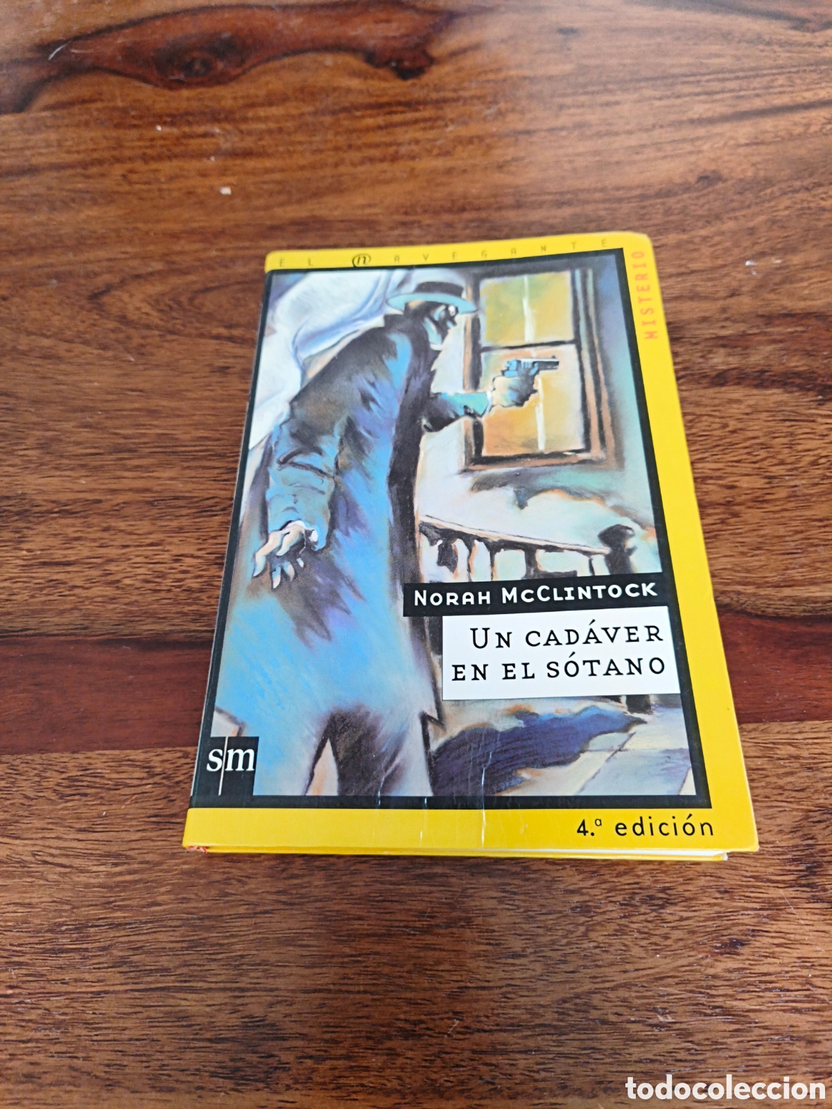 Libros: Un cad&aacute;ver en el sotano norah mcclintock