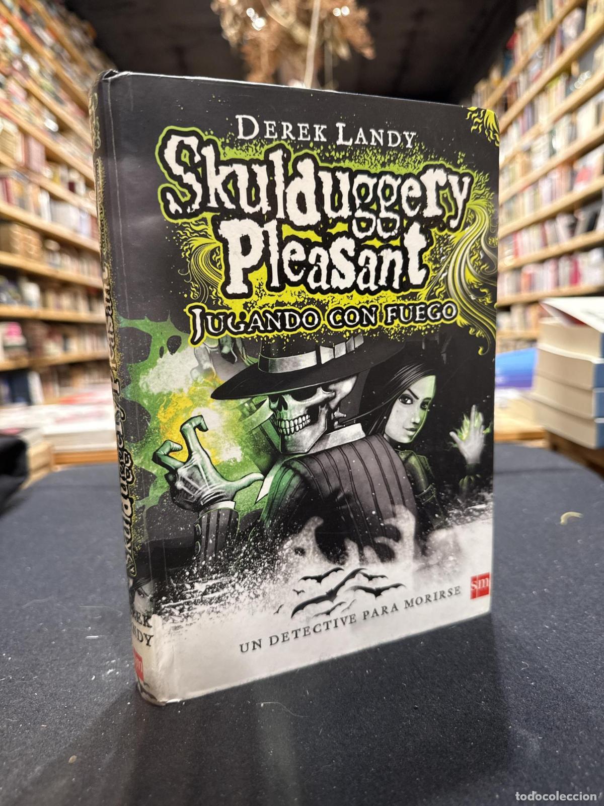 Libros: Detective Esqueleto: Jugando con fuego [Skulduggery Pleasant] - Derek Landy