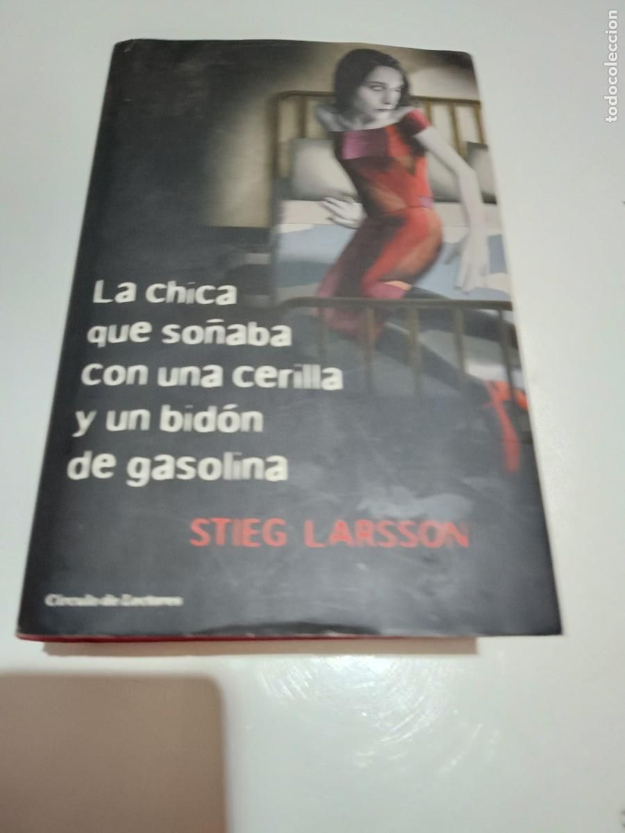 Libros: La chica que so&ntilde;aba con una cerilla y un bid&oacute;n de gasolina.- Larsson, Stieg -