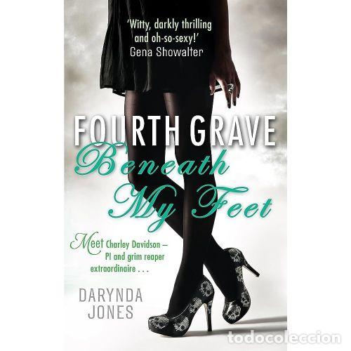 Livres: FOURTH GRAVE. BENEATH MY FEET - DARYNDA JONES