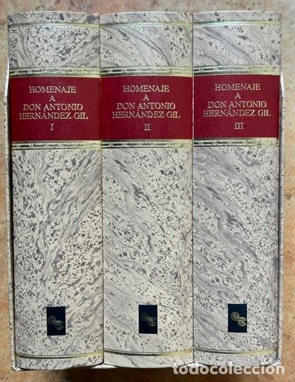 Libros: HOMENAJE A DON ANTONIO HERNANDEZ GIL. Direcci&oacute;n y Coordinaci&oacute;n de Luis Mart&iacute;nez-Calcerrada y G&oacute;mez