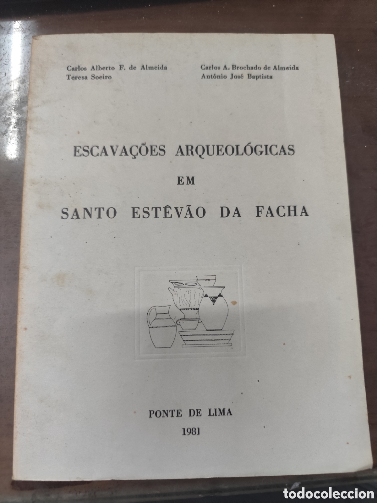 Livres: ESCAVA&Ccedil;OES ARQUELOGICAS EM SANTO ESTEVAO DA FACHA. 1&ordf; Edici&oacute;n. Dedicado por el autor - F. DE ALMEIDA