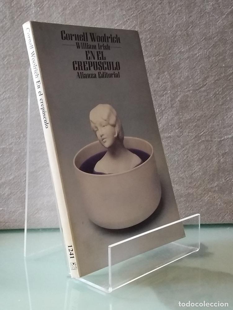 Libri di seconda mano: En el crep&uacute;sculo - Cornell Woolrich (William Irish)