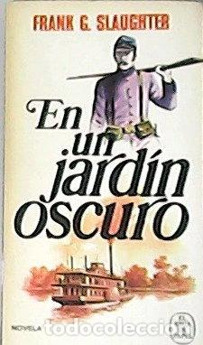 Libros: En un jard&iacute;n oscuro- 9788432011801