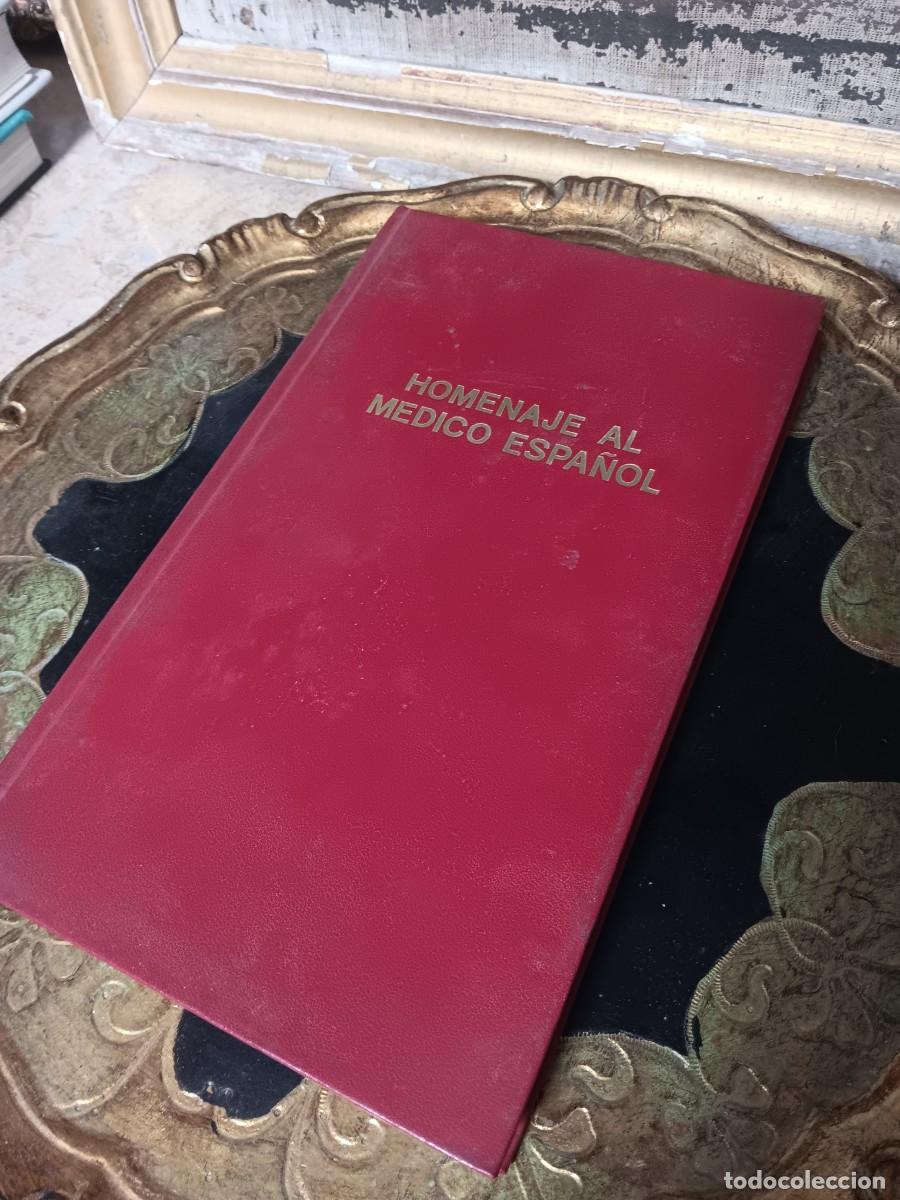 Libros: libro coleccionable de filatelia titulado &rdquo;Homenaje al m&eacute;dico espa&ntilde;ol&rdquo;.Contenido: El libro contiene
