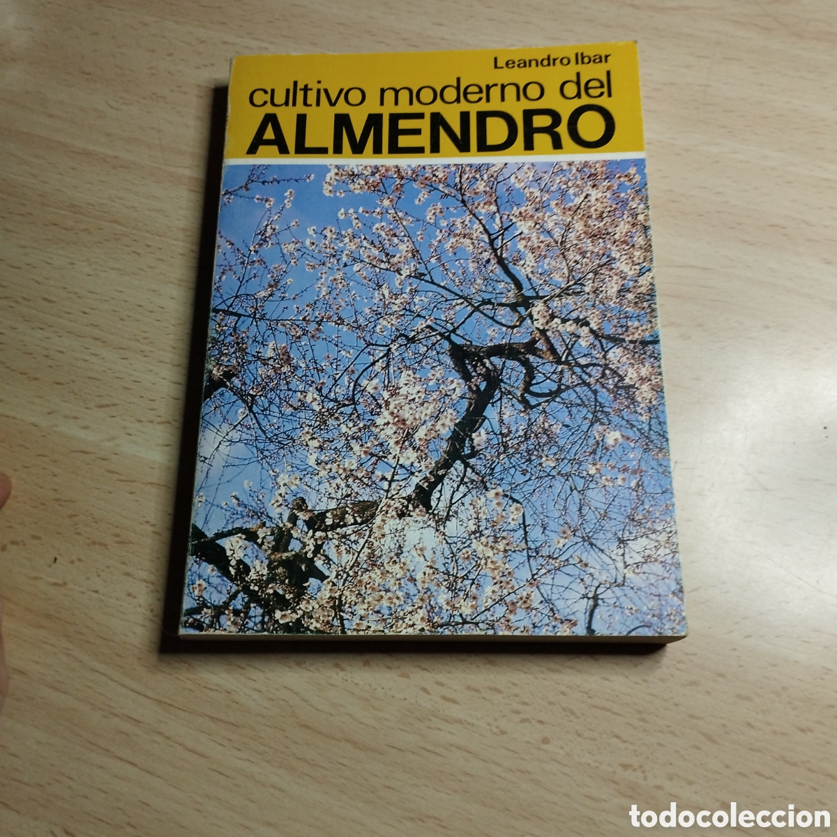 Libros: El cultivo moderno del Almendro. Leandro Ibar. 1984. Aedos