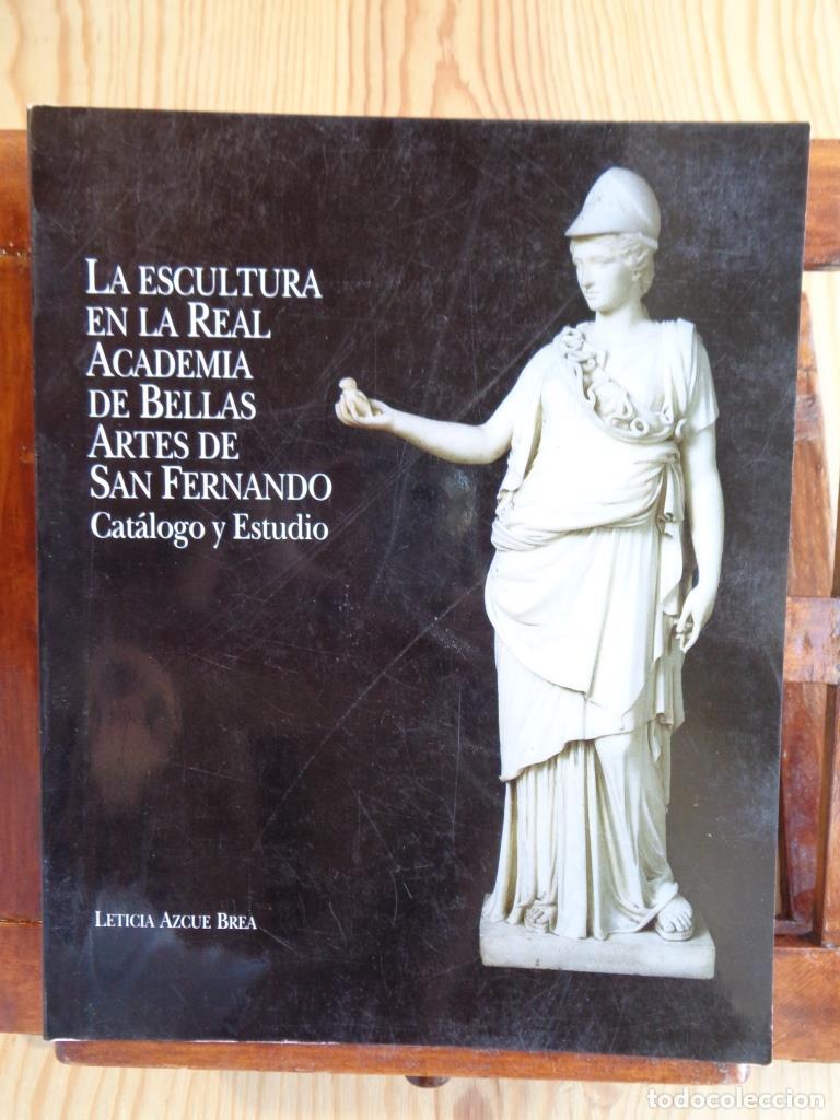 Livros em segunda m&atilde;o: LA ESCULTURA EN LA REAL ACADEMIA DE BELLAS ARTES DE SAN FERNANDO. Cat&aacute;logo y Estudio. - LETICIA AZCU