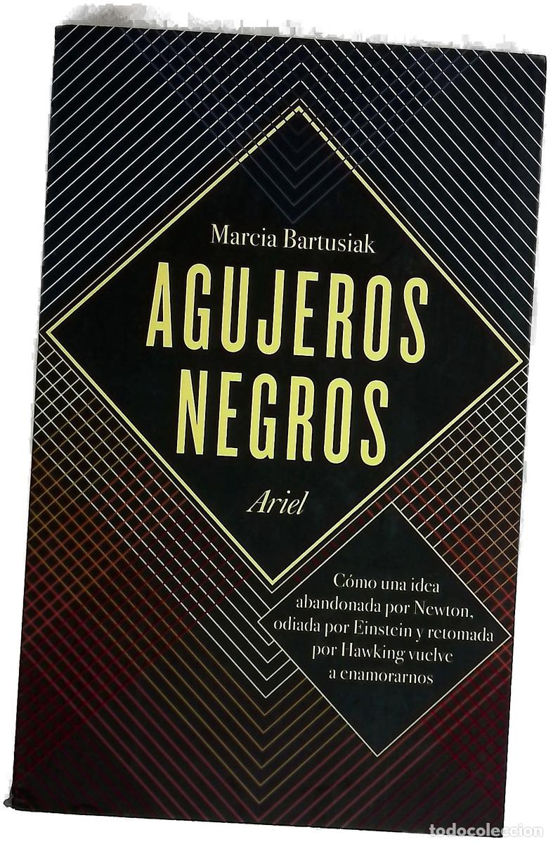 B&uuml;cher: Agujeros negros : c&oacute;mo una idea abandonada por Newton, odiada por Einstein y retomada por Hawking...