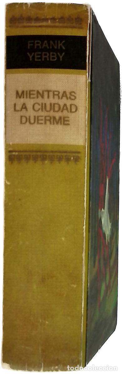 books: Mientras la ciudad duerme