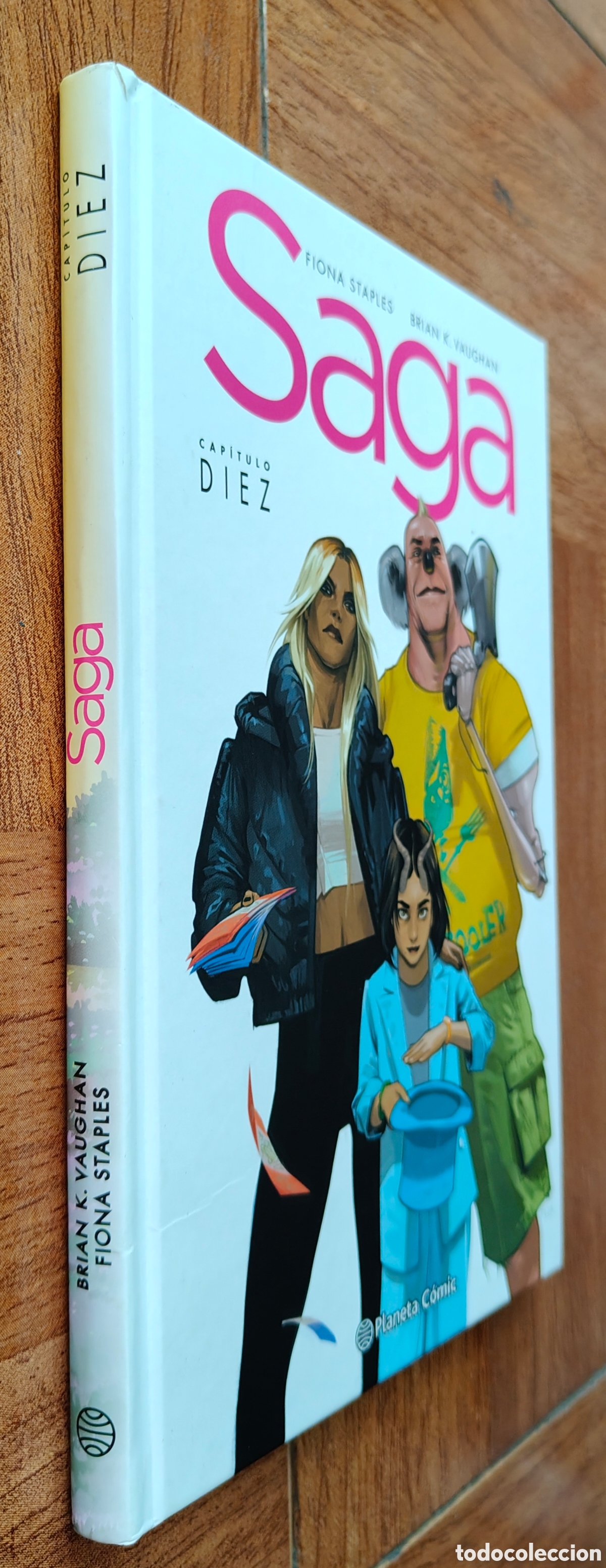 Libros: Saga � Cap&iacute;tulo Diez � Planeta C&oacute;mic - Fiona Staples / Brian K. Vaughan