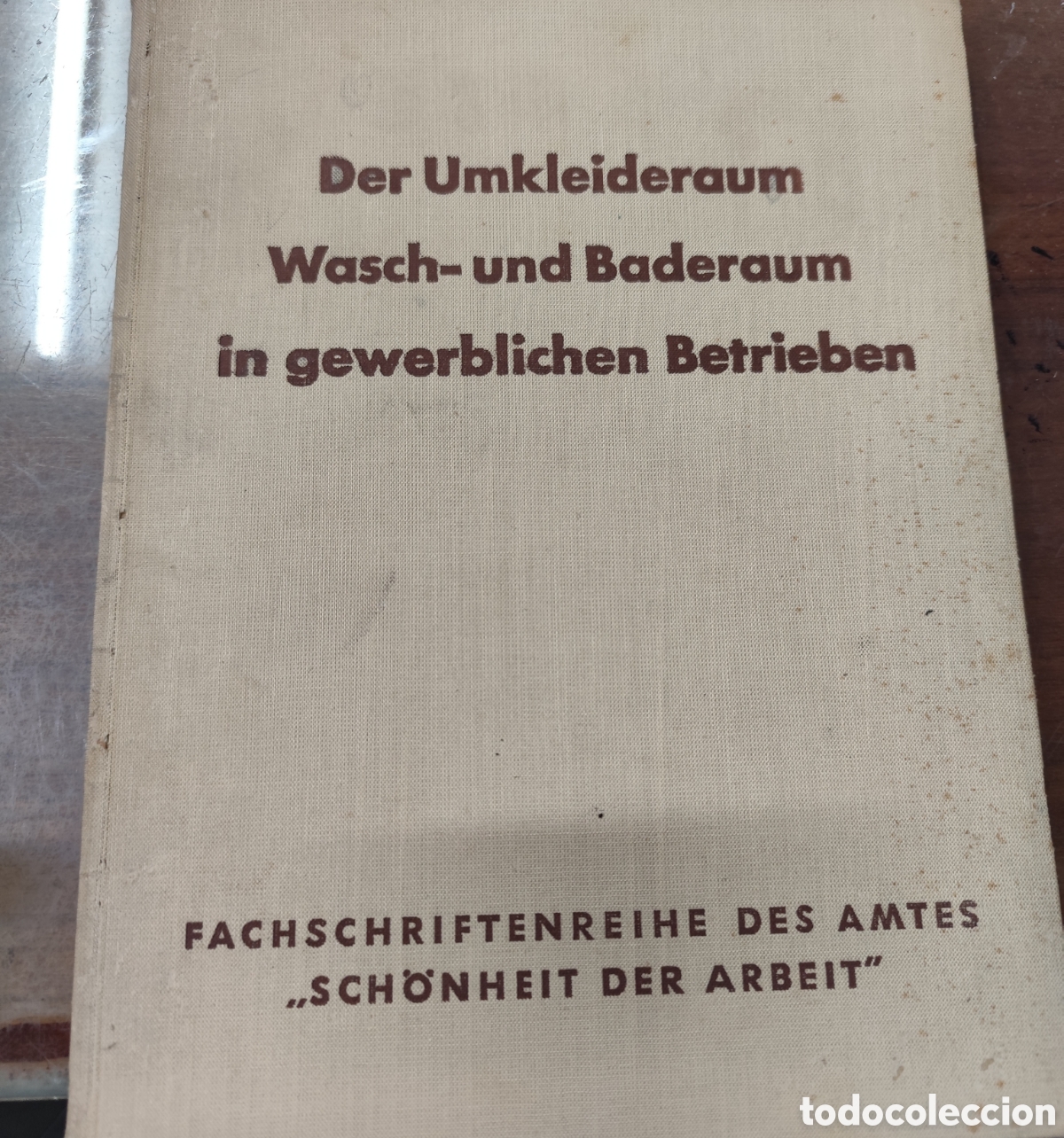 Livros em segunda m&atilde;o: DER UMKLEIDERAUM,WASCH UND BADERAUM IN GEWERBLICHEN BETRIEBEN. EL VESTUARIO, ASEOS Y BA&Ntilde;OS EN EMPRES