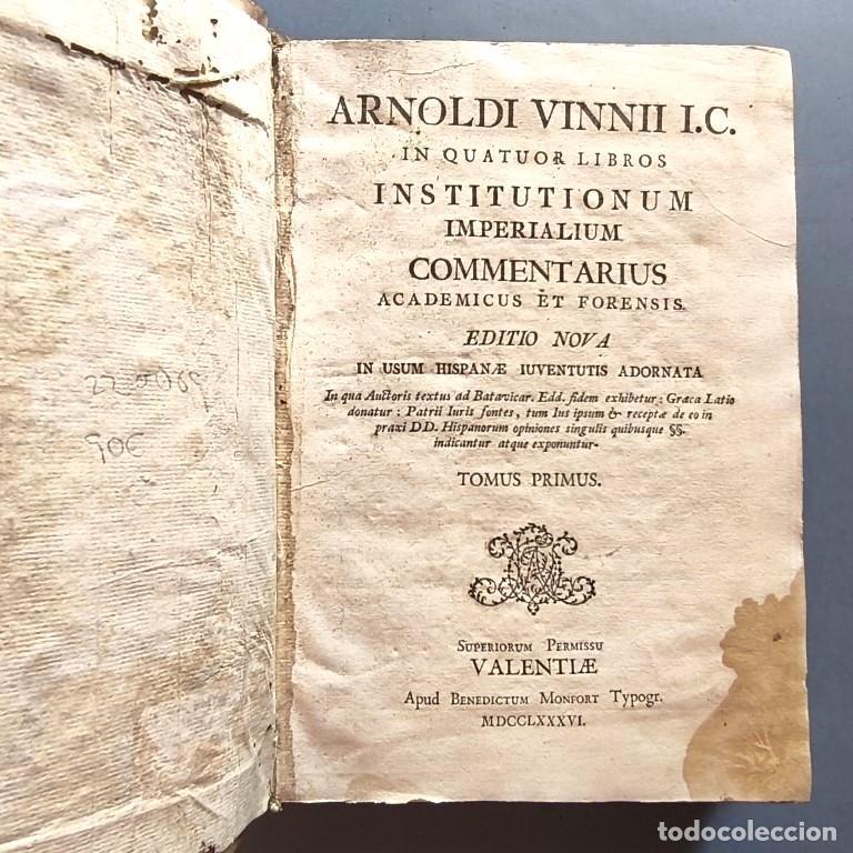 Libros: Arnoldi Vinnii I.C. in Quatuor Libros Institutionum Imperialium Commentarius Academicus et Forensis.