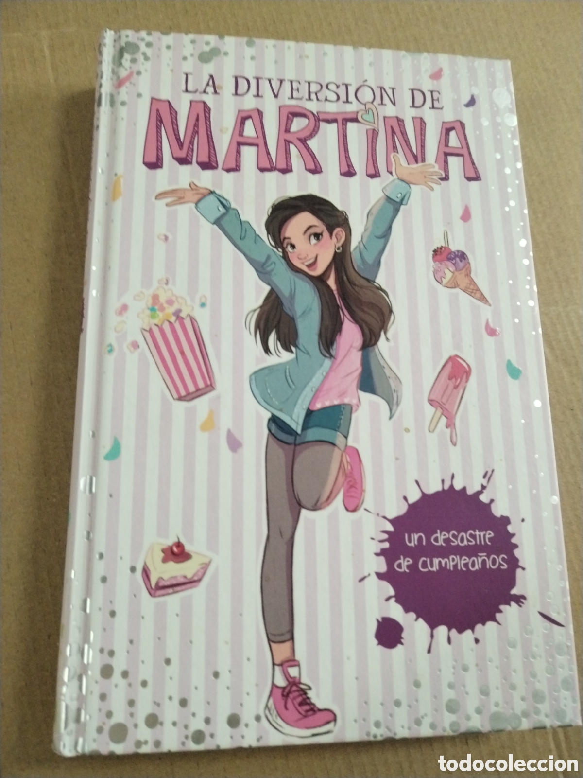Livros em segunda m&atilde;o: UN DESASTRE DE CUMPLEA&Ntilde;OS (LA DIVERSION DE MARTINA 1) Martina D'Antiochia. CL.