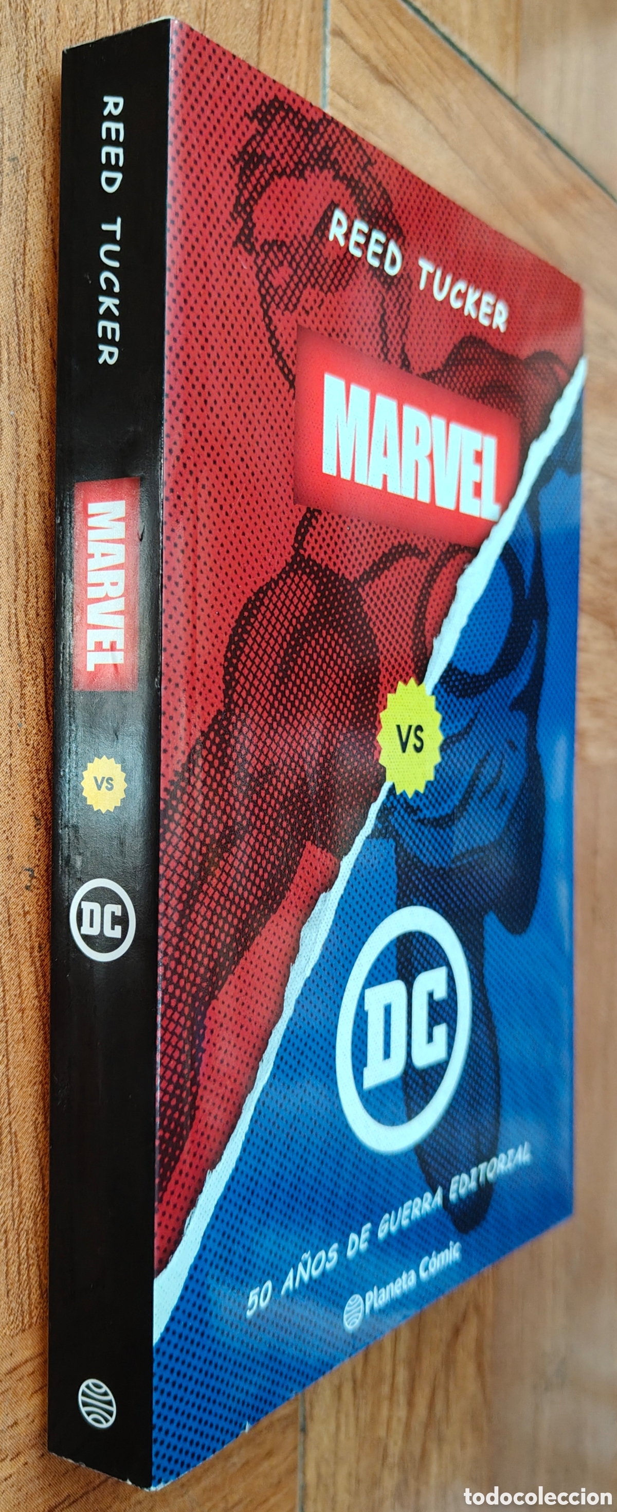 Livros em segunda m&atilde;o: Marvel Vs DC: 50 A&ntilde;os de Guerra Editorial - Reed Tucker