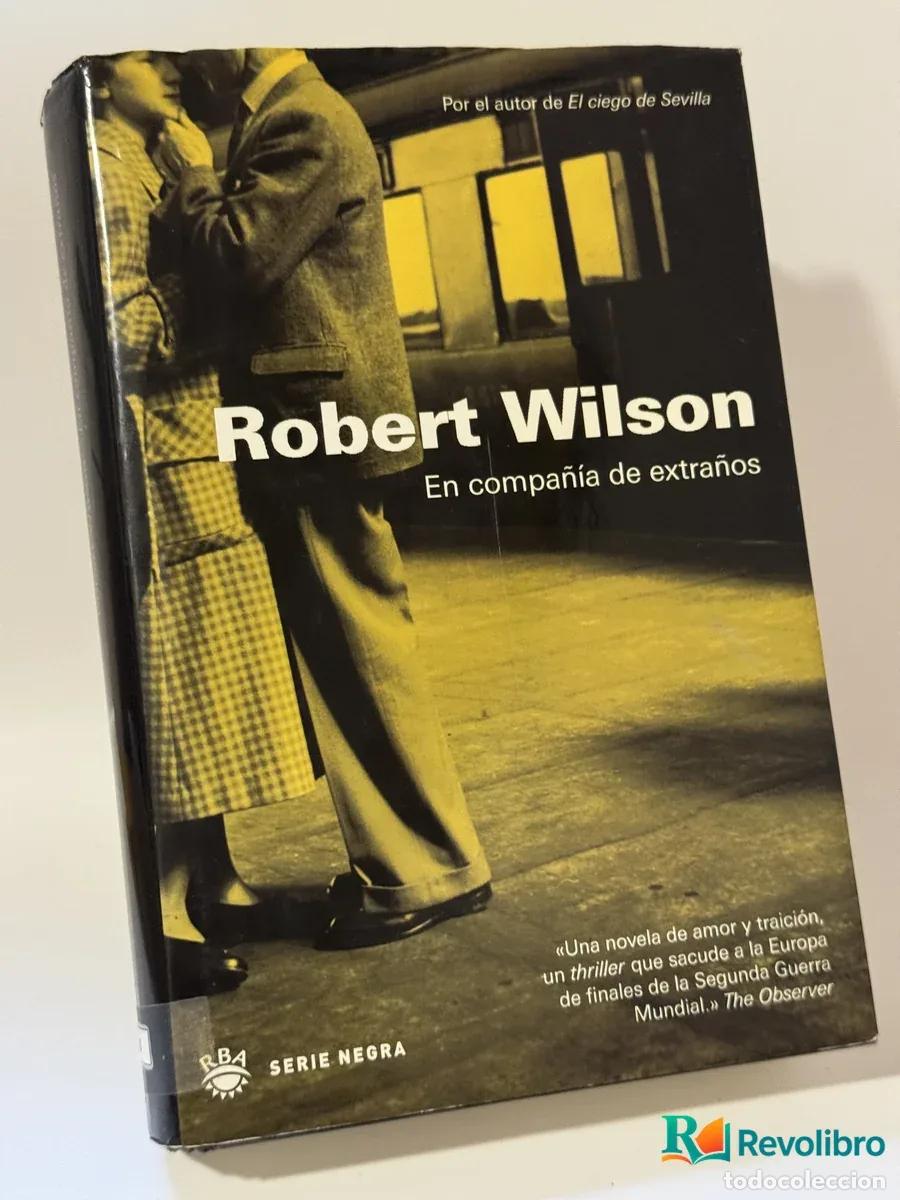 Libros: En compa&ntilde;&iacute;a de extra&ntilde;os - Robert Wilson