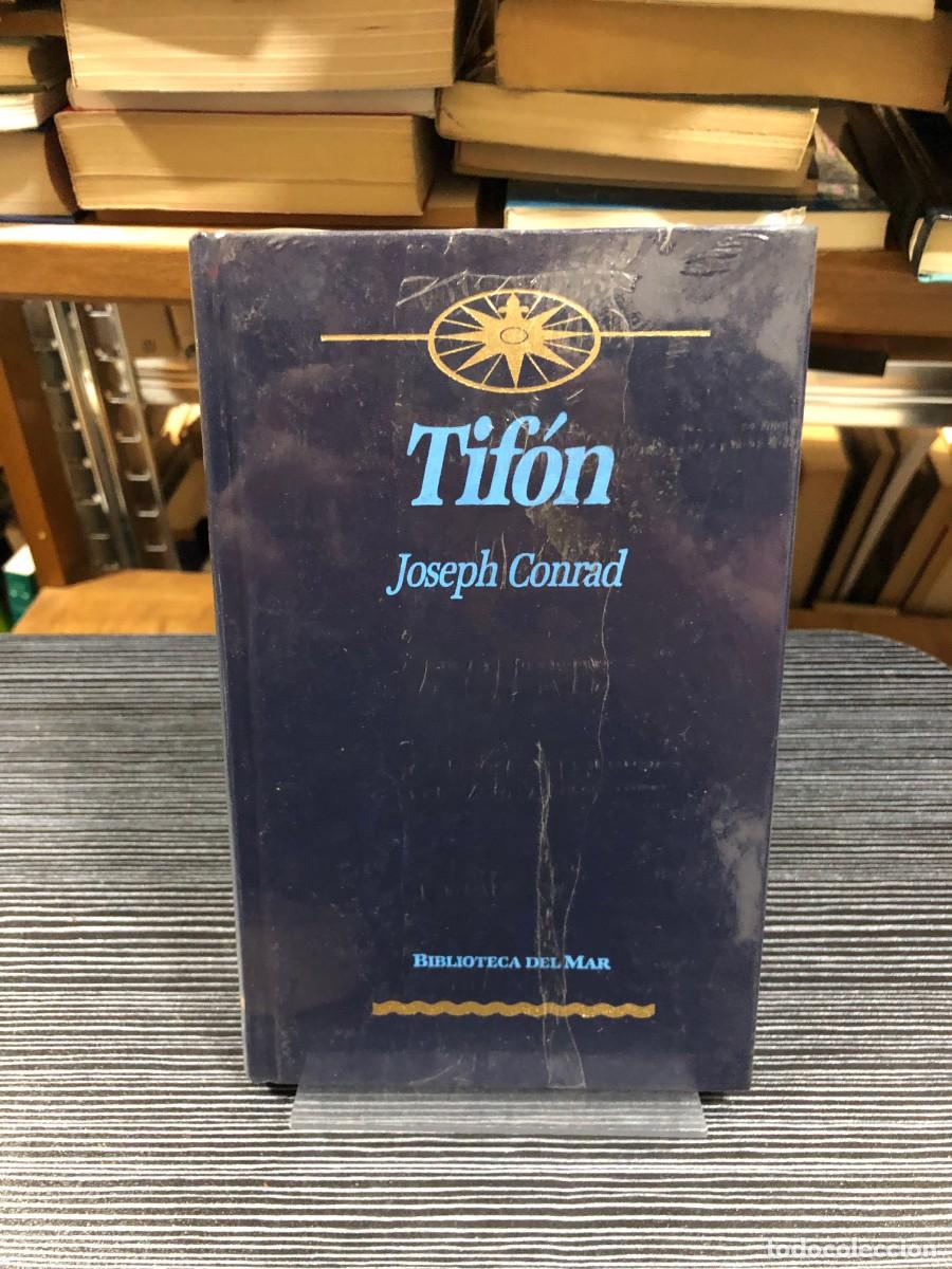books: Tif&oacute;n Joseph Conrad .-