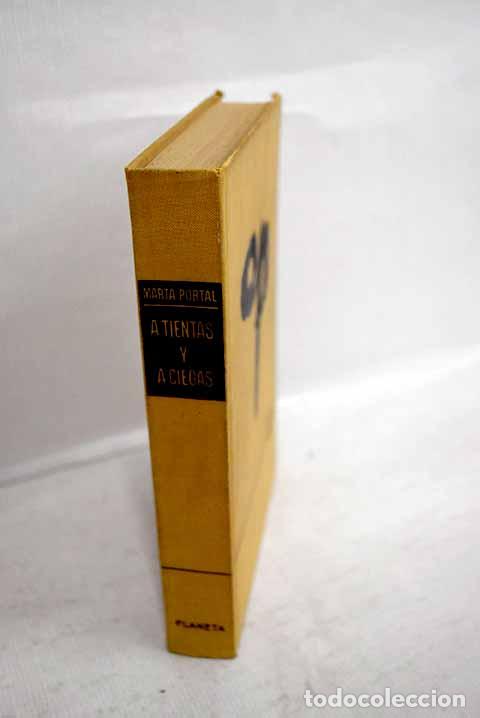 books: A tientas y a ciegas.- Portal, Marta