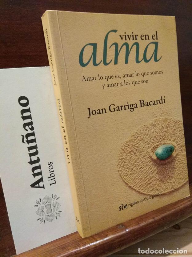 B&uuml;cher: Vivir en el alma (R&uacute;stica): Amar lo que es, amar lo que somos y amar a los que son