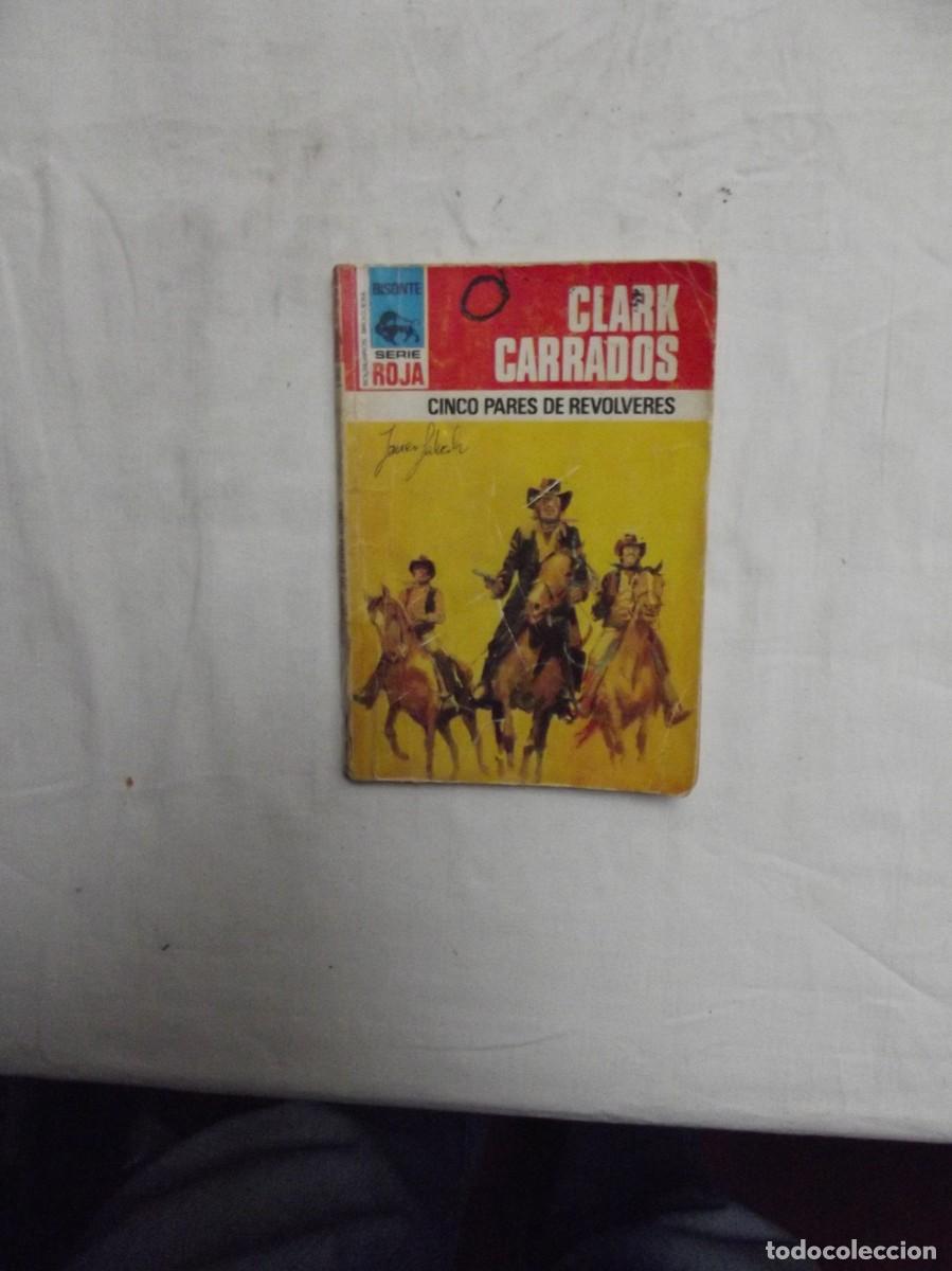 Libros: NOVELA OESTE - CINCO PARES DE REVOLVERES POR CLARK CARRADOS ( MUY USADA )