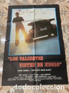 Libri di seconda mano: CARTEL DE CINE LOS VALIENTES SE VISTEN DE NEGRO. CHUCK NORRIS. 70X100 CM APROX. - :