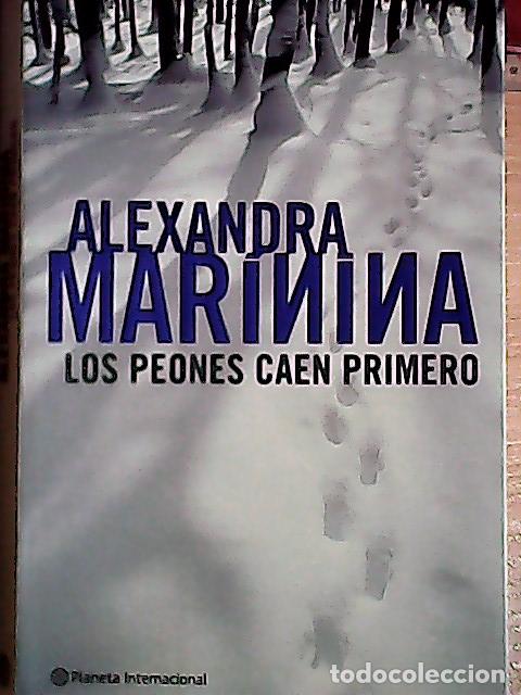 books: Los peones caen primero - Mar&iacute;nina, Alexandra :
