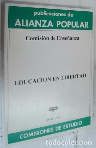 Livros em segunda m&atilde;o: Educaci&oacute;n en libertad. Comisi&oacute;n de Ense&ntilde;anza - Autores Varios: